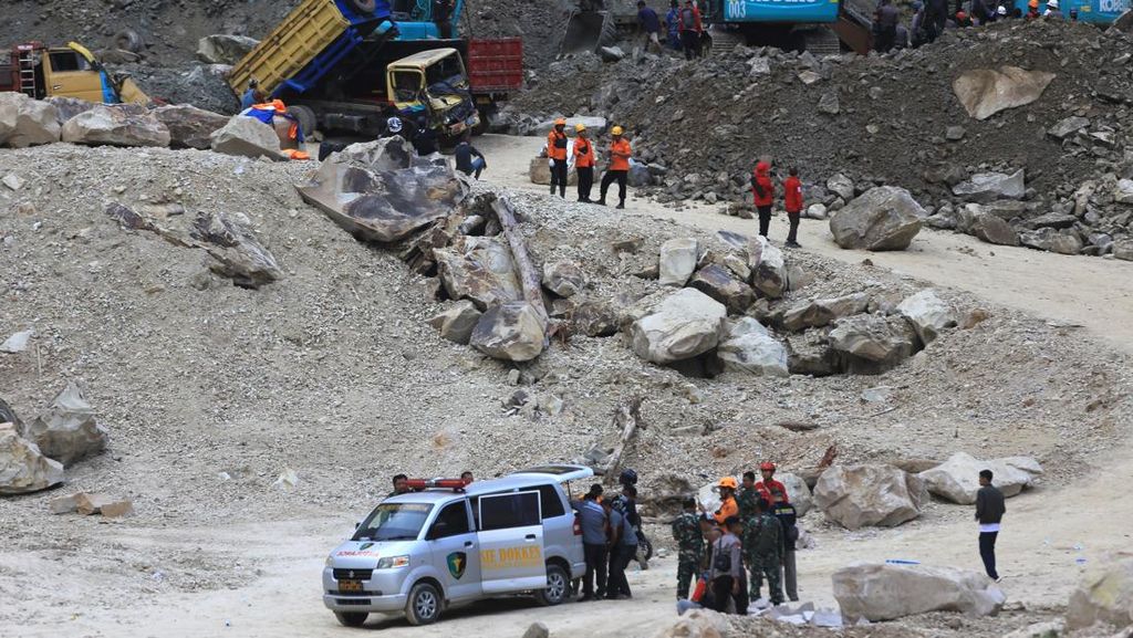 Tragedi Longsor Gunung Kuda: 21 Korban Tewas dan Pencarian yang Belum Usai